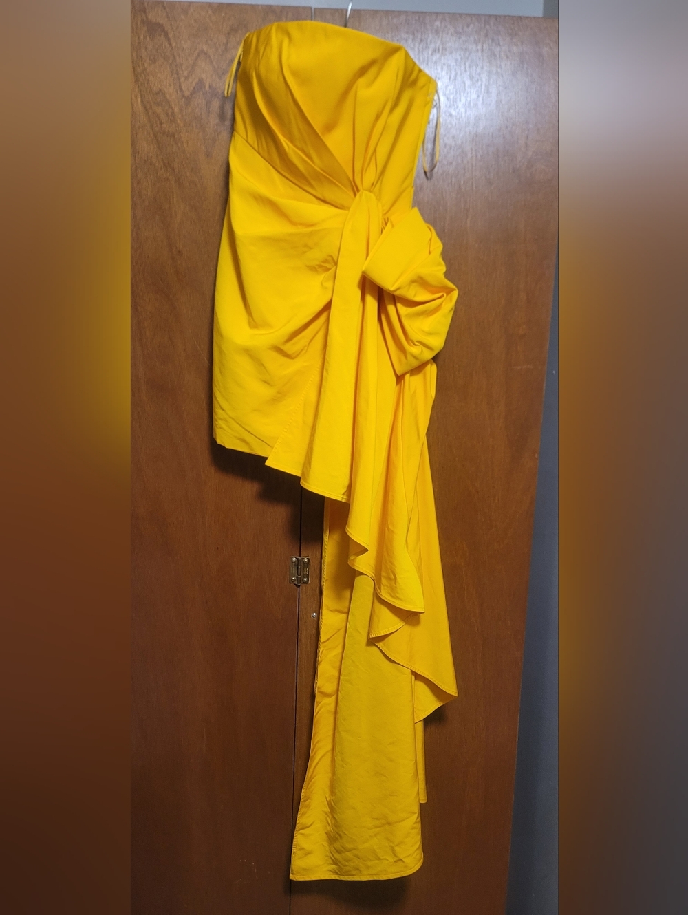 Corolina Herrera Bow Detail  Asymmetrical Yellow Draped Evening Dress Size 4
